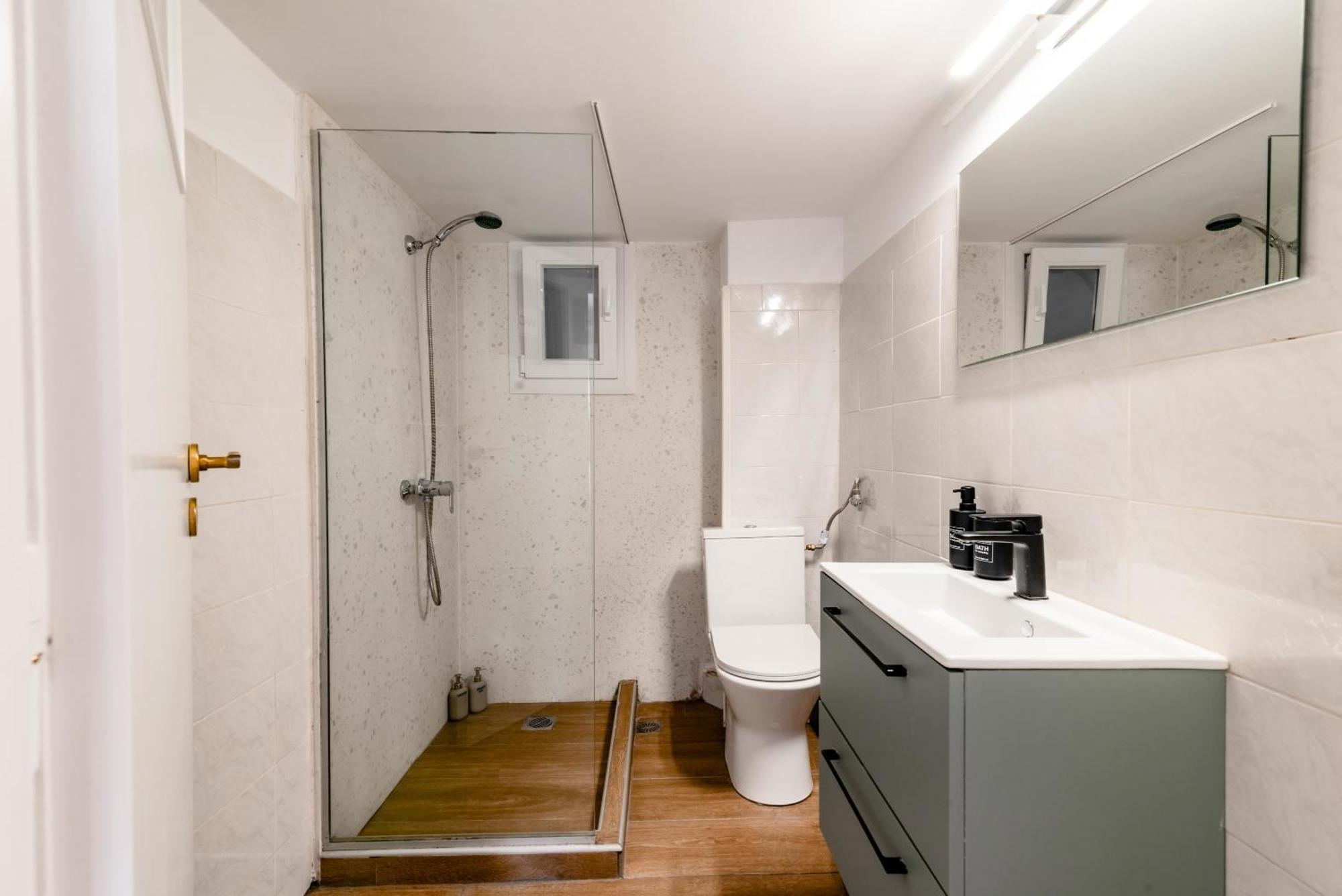 Exarchia Artistic Getaway For Groups Apartment *