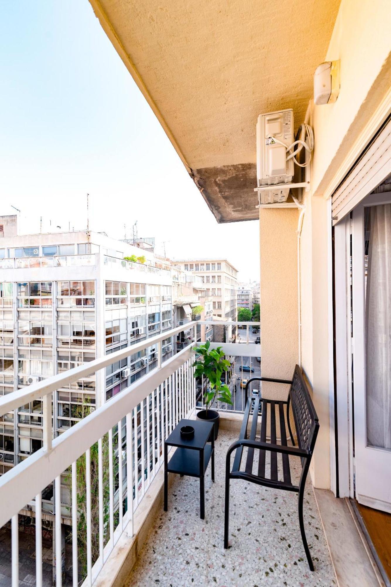 Apartment Exarchia Artistic Getaway For Groups