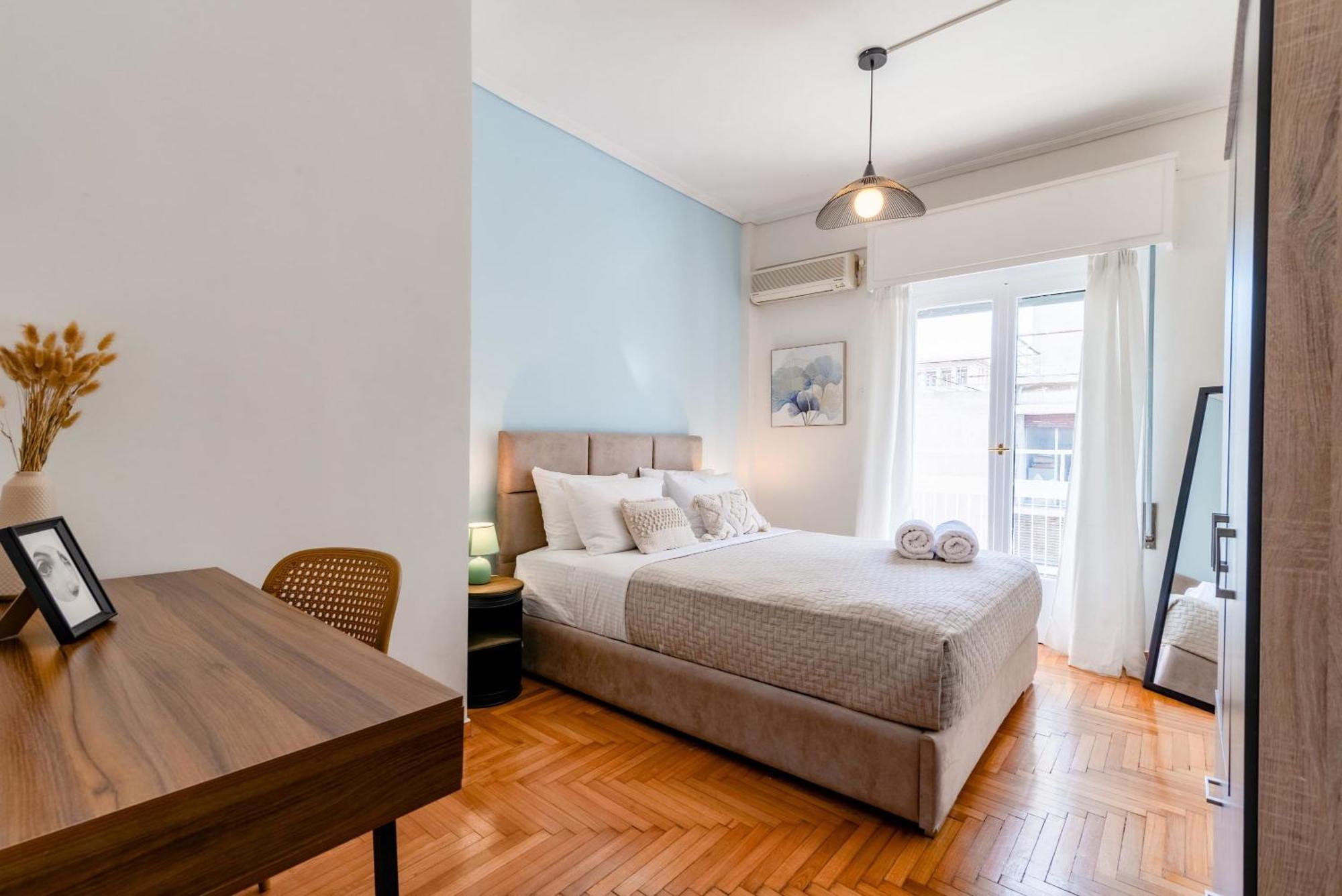 Exarchia Artistic Getaway For Groups Apartment *