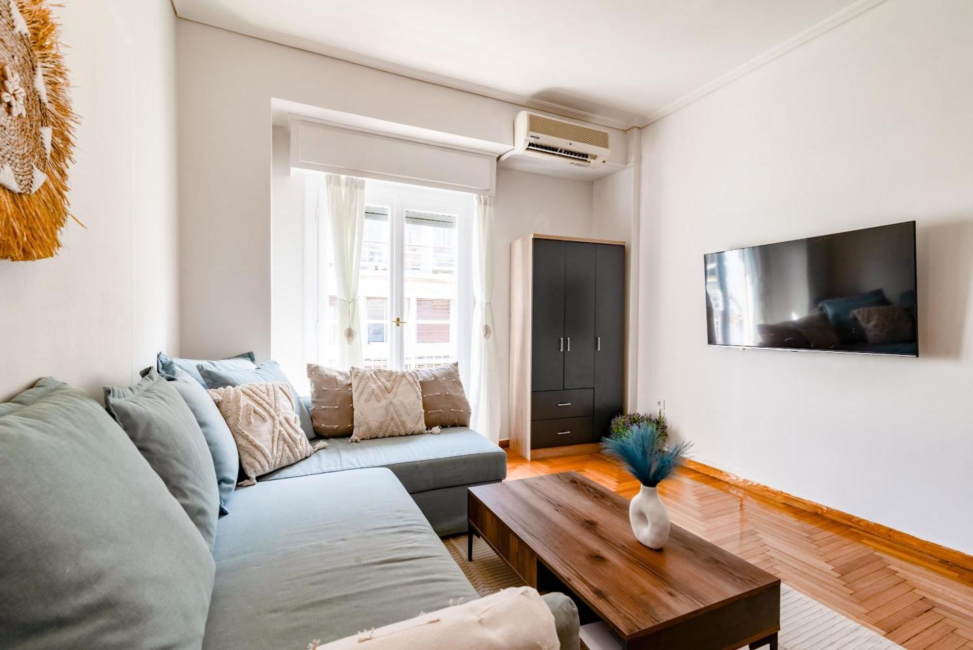 Apartment Exarchia Artistic Getaway For Groups Athen