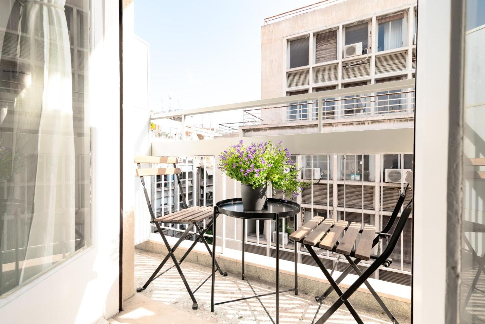 Apartment Exarchia Artistic Getaway For Groups